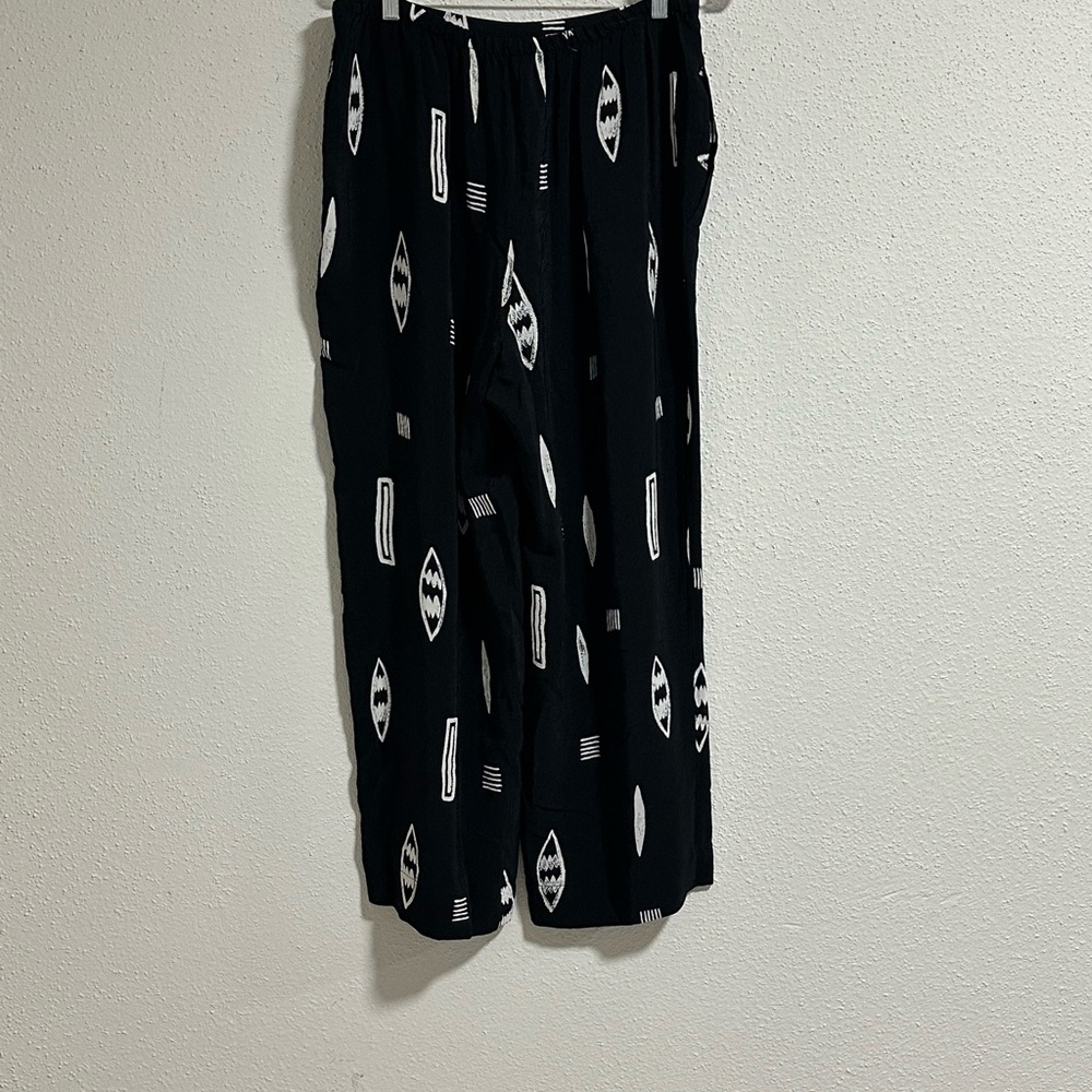 Burke Avenue Black & Cream women’s flowing pants size Medium preowned. - Picture 6 of 10